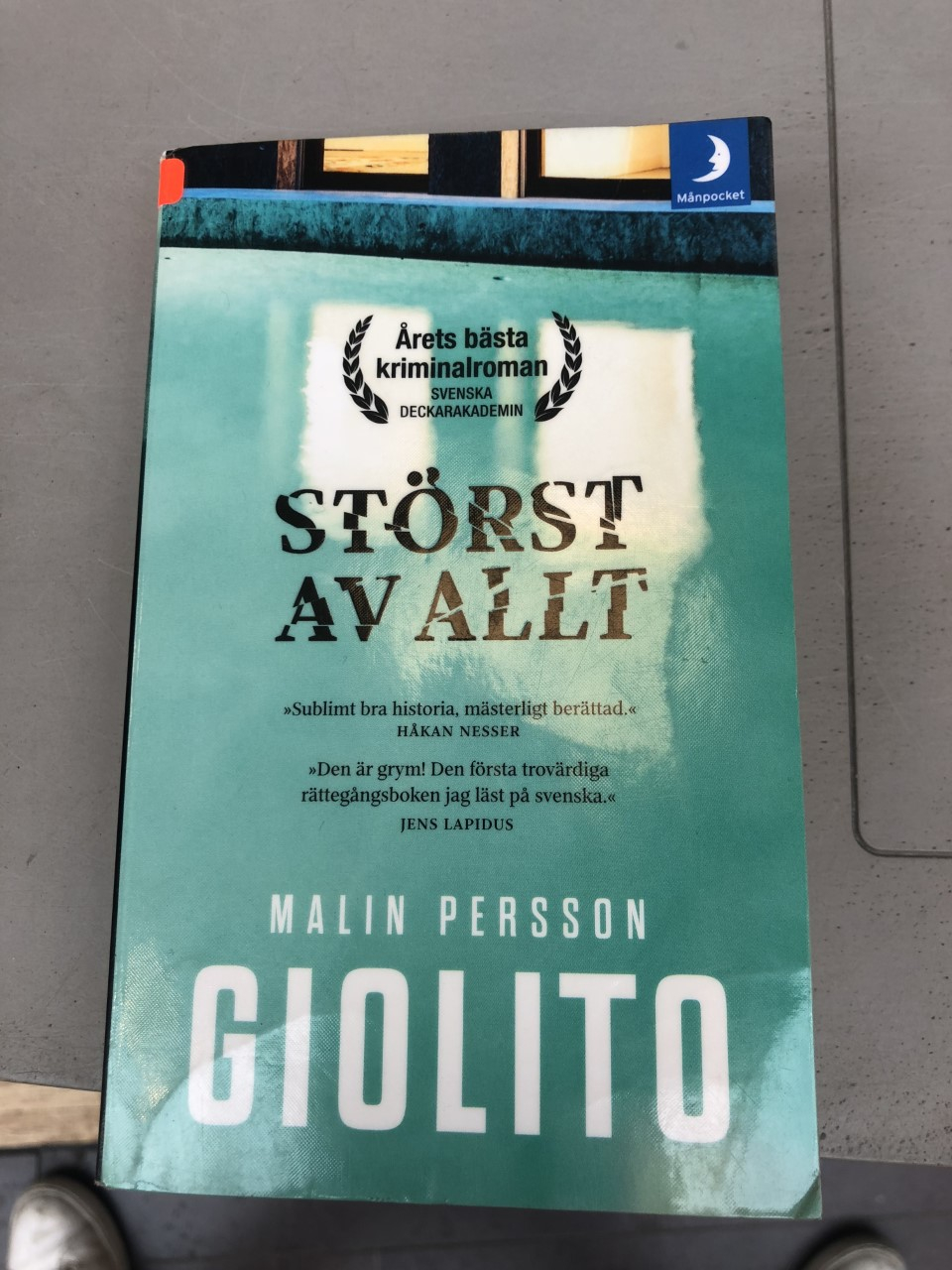 Boken Störst av allt av Malin Persson BILD: Emilia Heikel Emilia Heikel