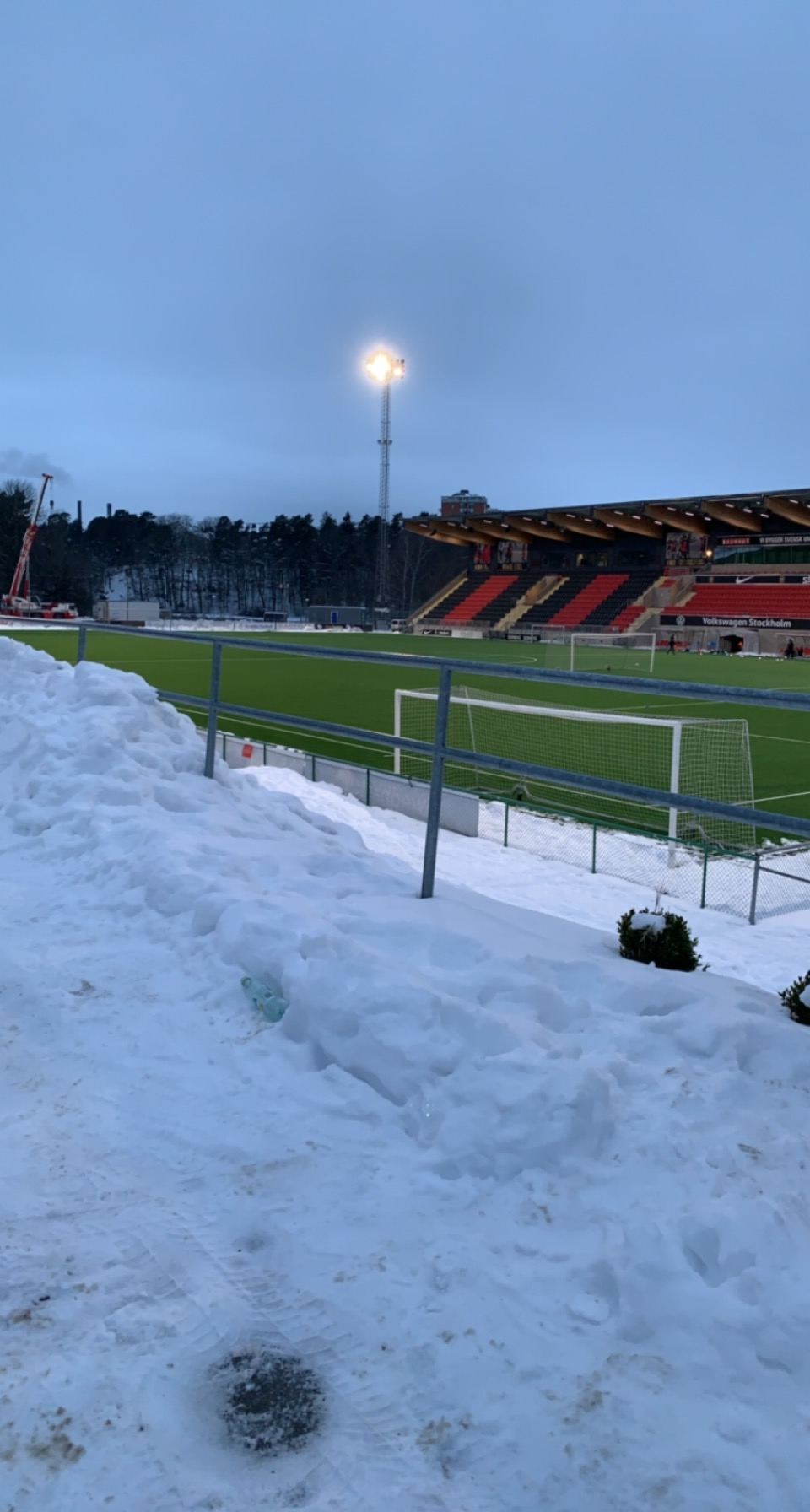 Här är en fotbollsplan där det mesta av barnen känner det jag snackat om. Bild: av skribenten Charlie Nildén