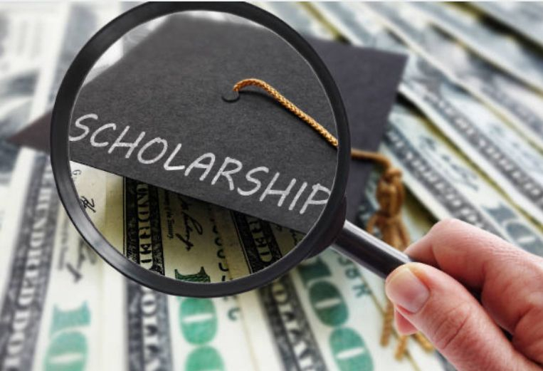 Students' scholarships zimmytws - istockphoto.com