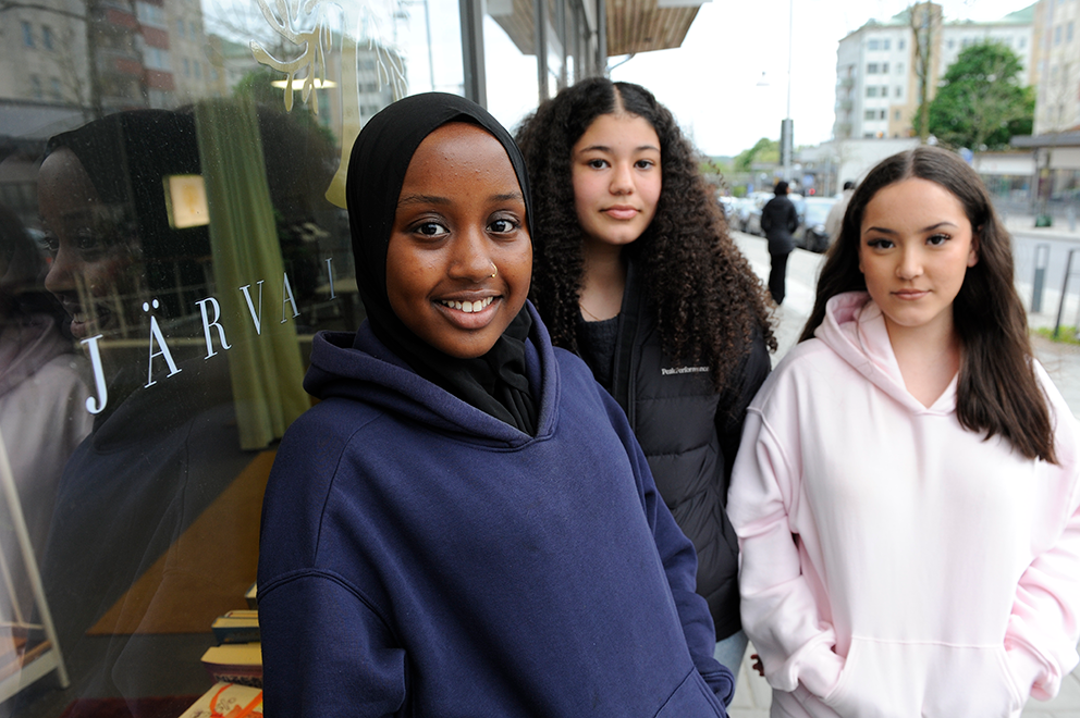 Safa Mohamed, Dunya Azahaf och Hadise Bayat ingår i Ungdomsredaktionen på Järvaveckan. Lotta Bergseth