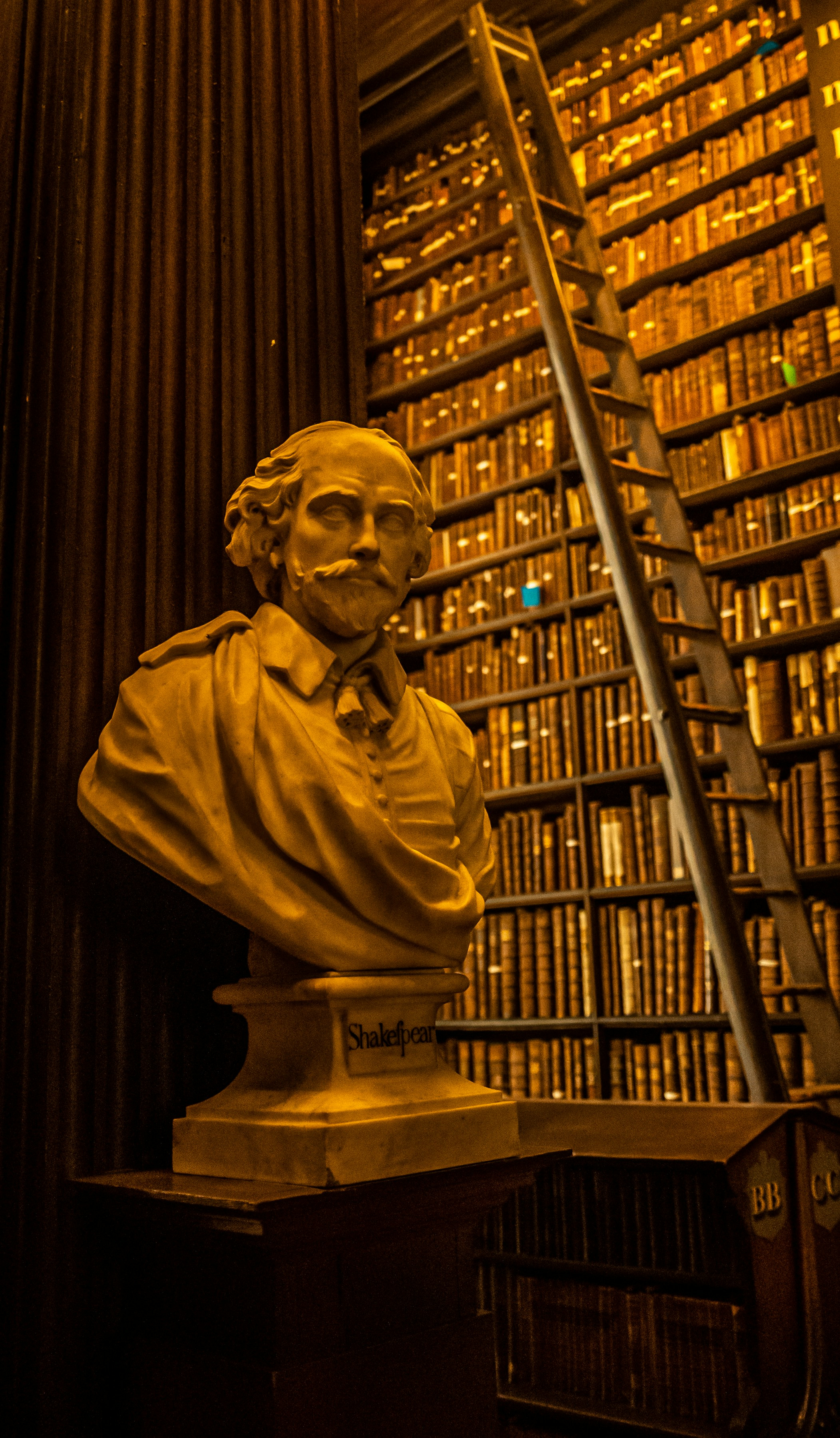 Trinity College, College Green, Dublin, Ireland mana5280 (unsplash.com)