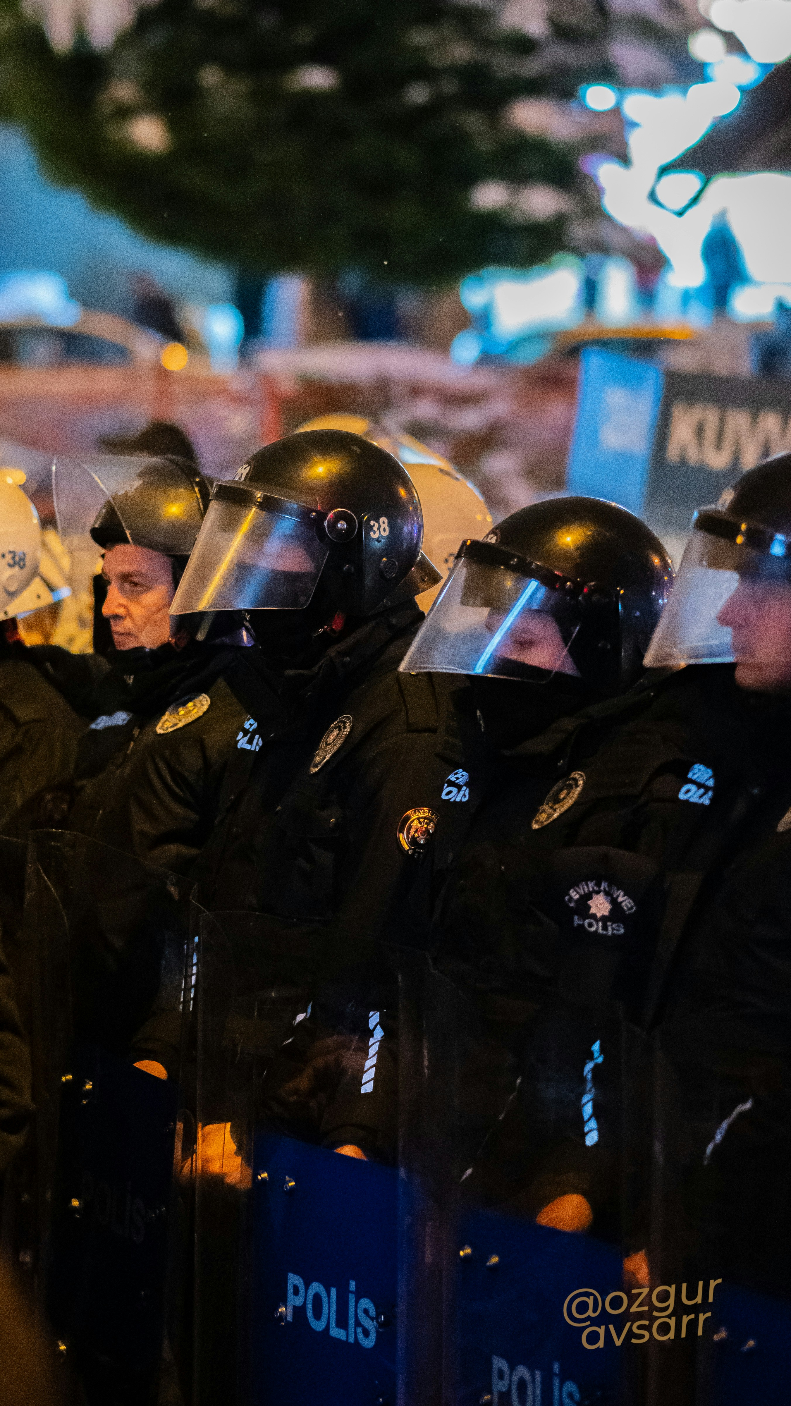 Kravallpolisen jobbar hårt Özgür Avşar, Unsplash-license (https://unsplash.com/license)