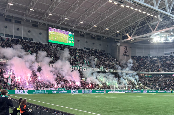 Hammarby supportrar tänder bengaler under hemmamatchen mot elfsborg hemma i liga säsongen 2025 Hugo Hertzman