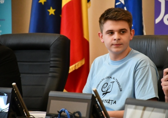Source: https://ziardebistrita.ro/lazany-s-a-intalnit-cu-consiliul-local-al-tinerilor-planuri-marete-pentru-evenimentele-culturale-din-2025-ne-dorim-sa-implicam-tinerii-in-comunitatea-locala/